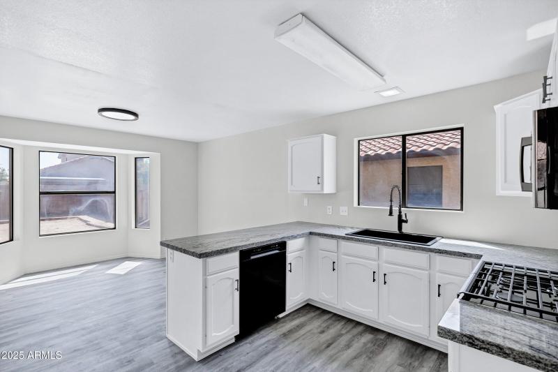 4539 E Grove Ave-11