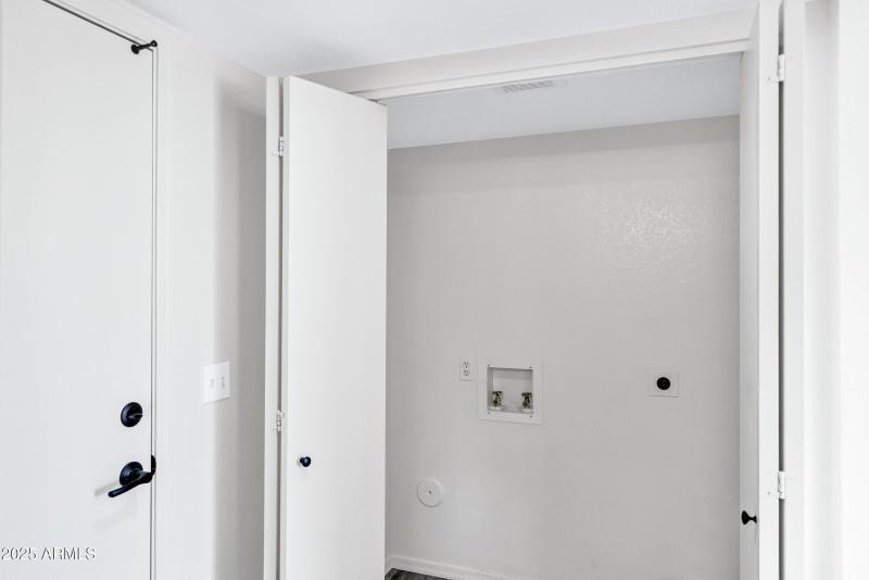 4539 E Grove Ave-26