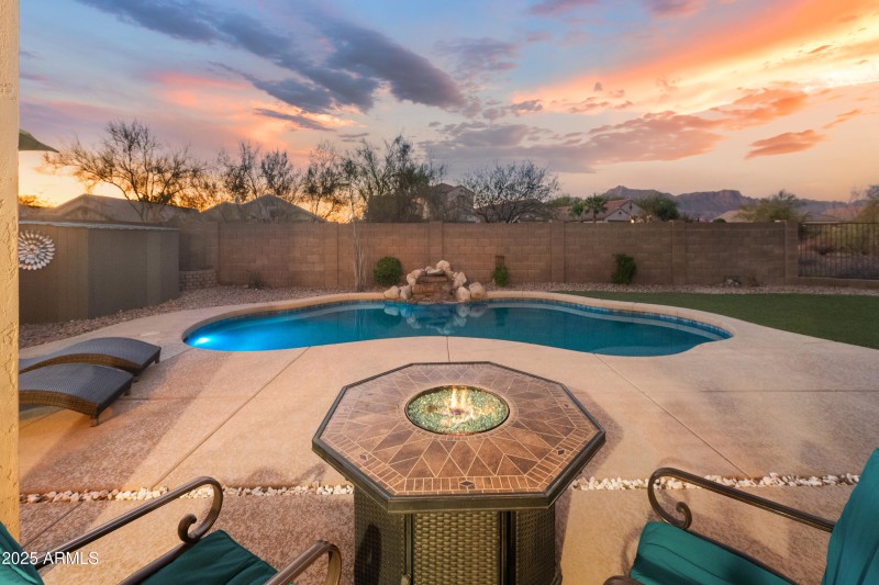 10318-E-Trailhead-Court-1