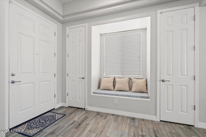 2885 N Riley_Entry Seating