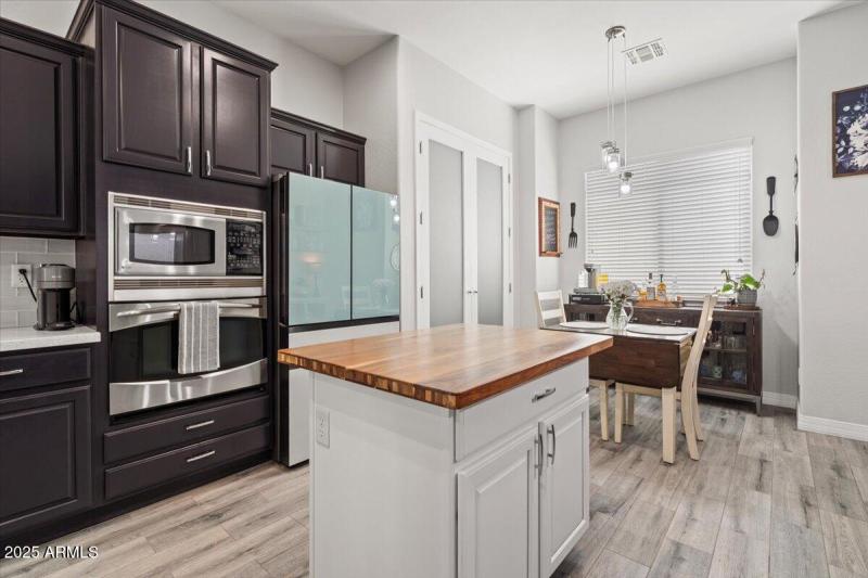 2885 N Riley_Eat In Kitchen