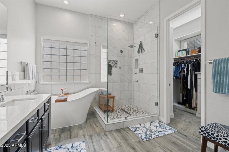 2885 N Riley_Primary Bath