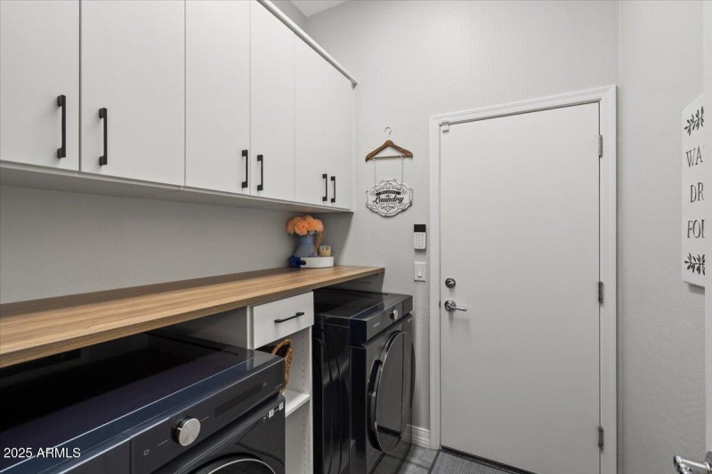 2885 N Riley_Laundry