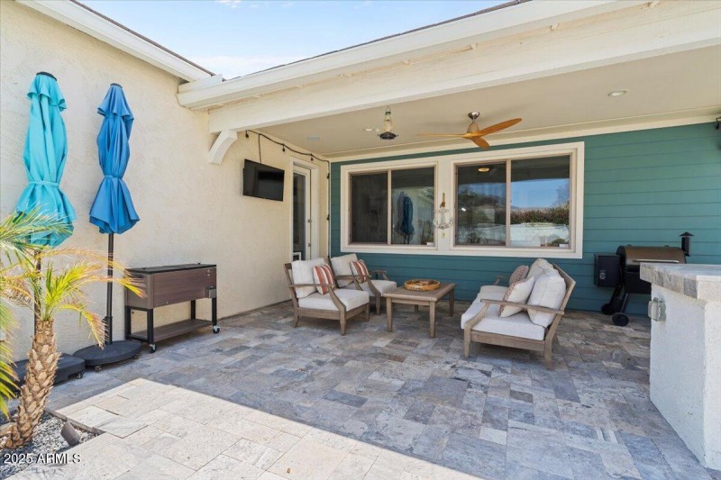 2885 N Riley_Covered patio