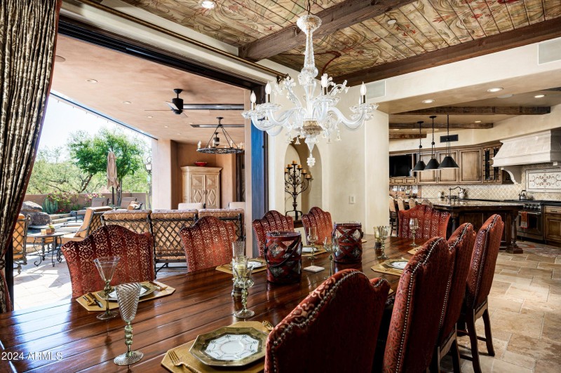 Dining Indoor/Outdoor