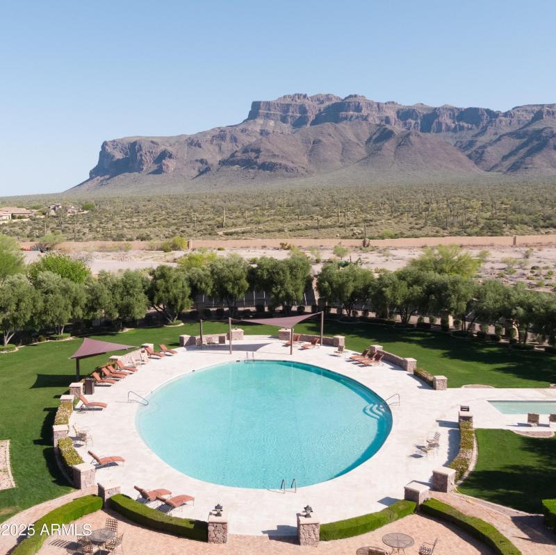Pool arial
