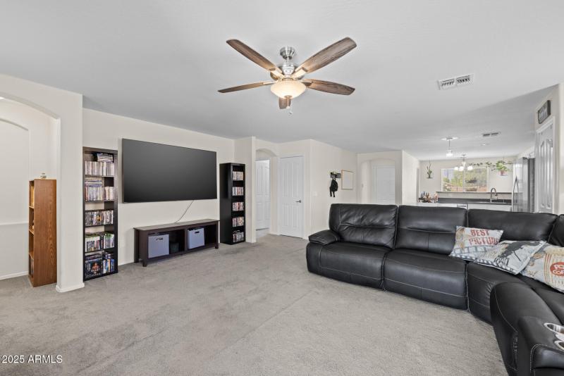 6)GREAT ROOM