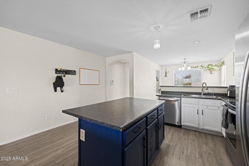 9)KITCHEN