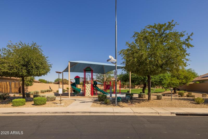 27)COMMUNITY PARK