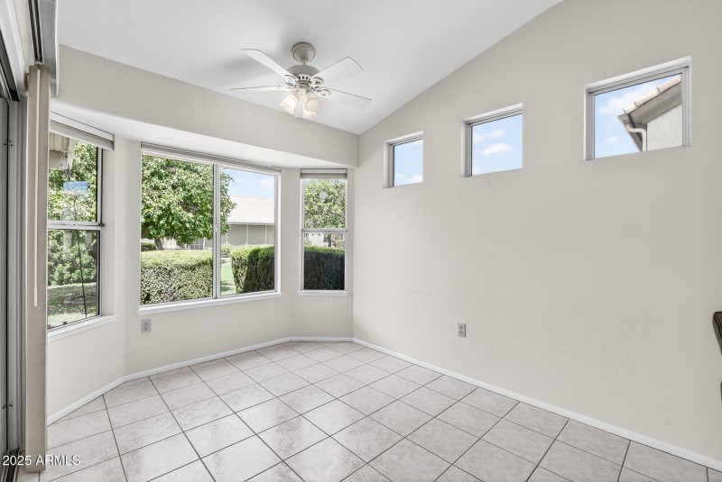 Breakfast Nook/Dining Space