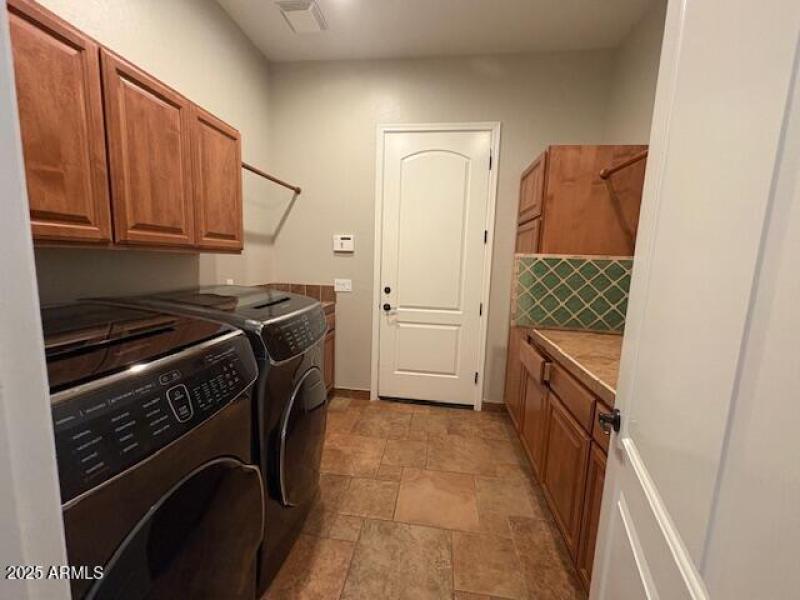 206 W Crimson Laundryroom