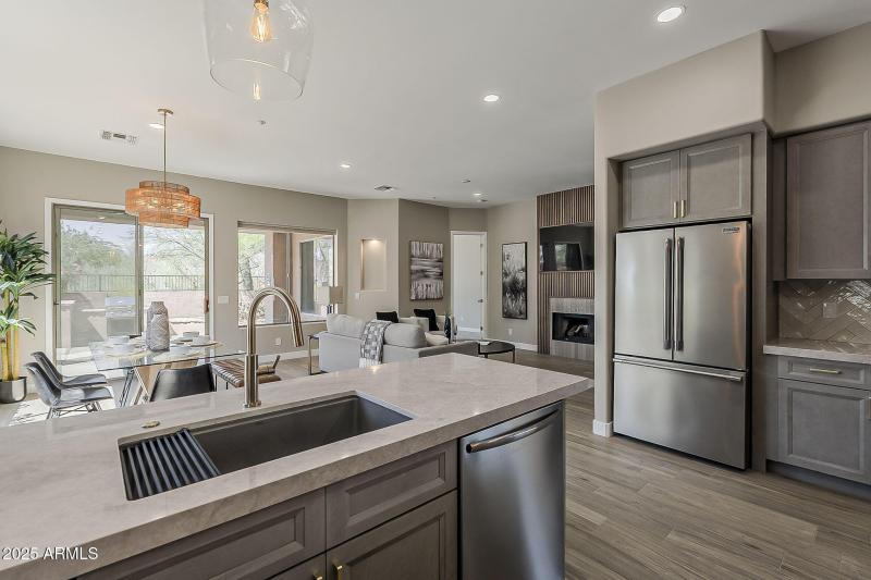 21-web-or-mls-74th St-21