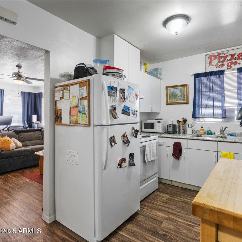 Kitchen 451