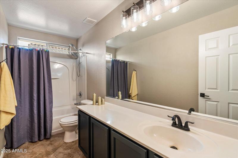 Upstairs Guest Bath!