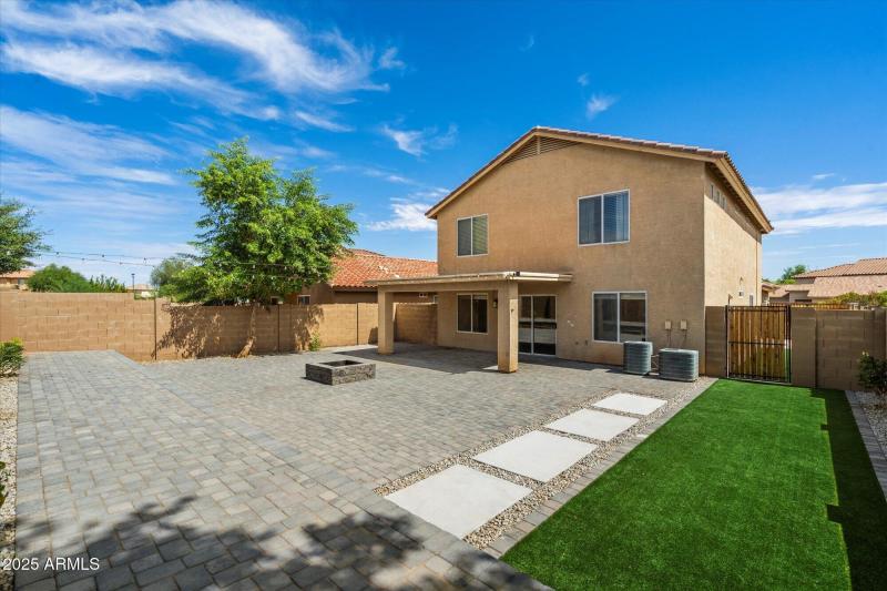 Huge Low Maintenance Yard!!