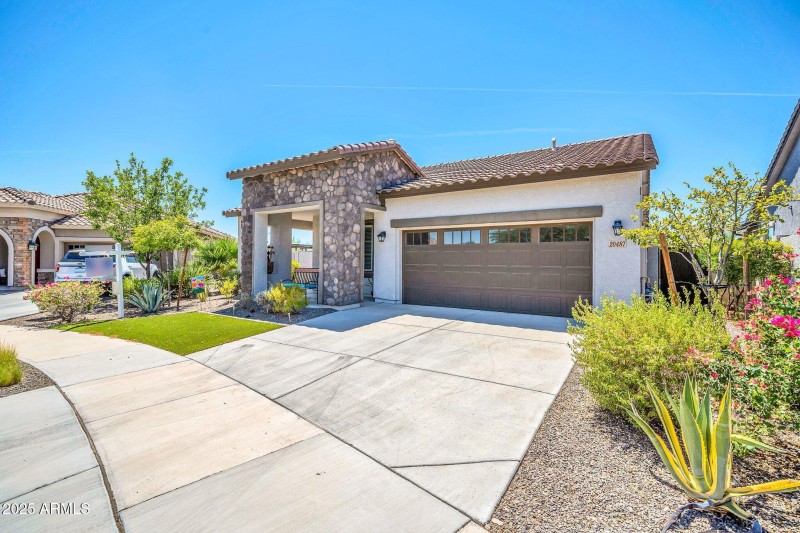 20487 W Minnezona Ave-3