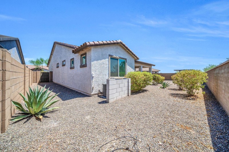 20487 W Minnezona Ave-27