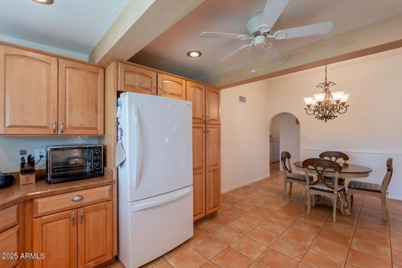 Lots of storage & cabinet space