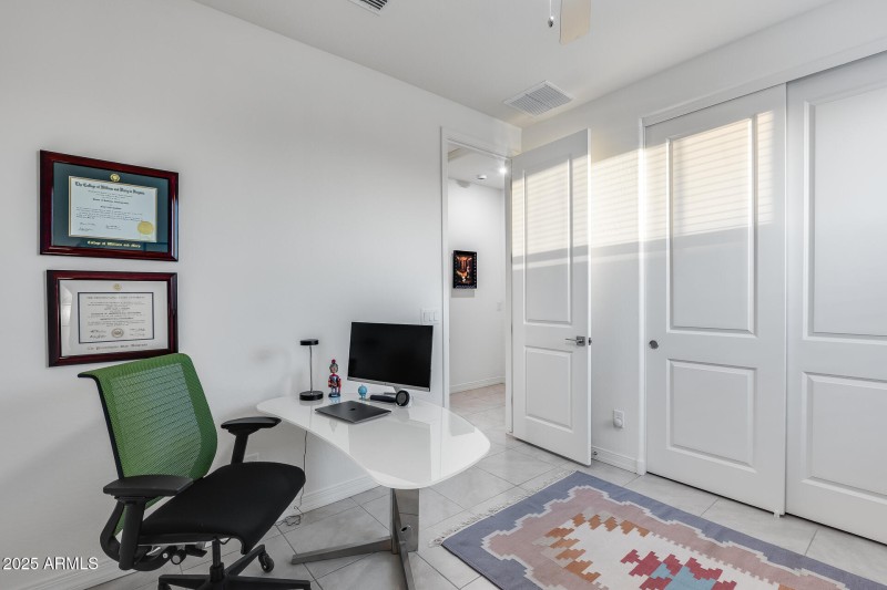 Guest Bedroom 1 closet