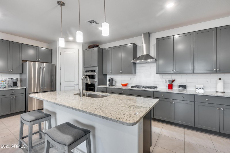 Island with Breakfast Bar