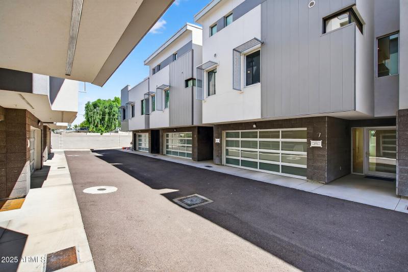 Easy Access off of 40th Street