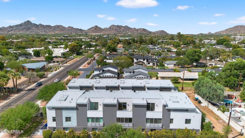 The Luxe on 40th w/9 Luxury Condos