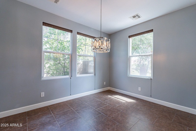 9-web-or-mls-Lakewood-9