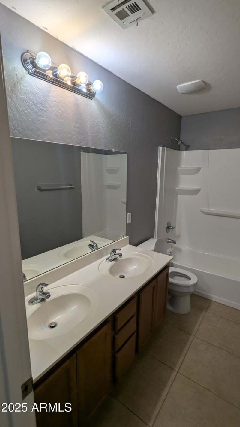 PXL_20250809_171949828