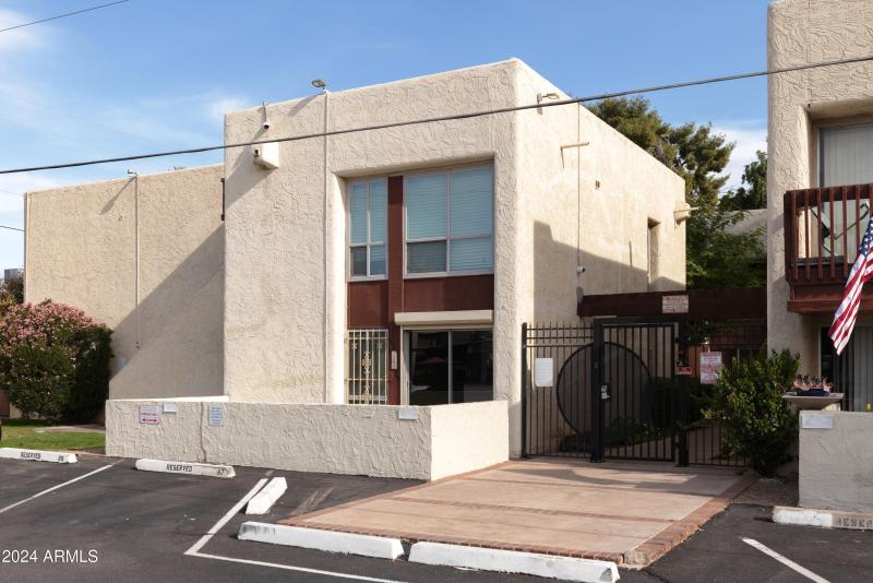 Unit 104 3838 N 32nd_02