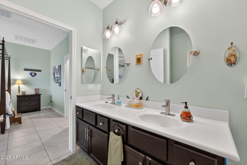 1-web-or-mls-024__A731995