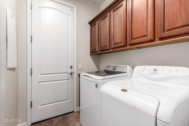 Downstairs Laundry with Uppers
