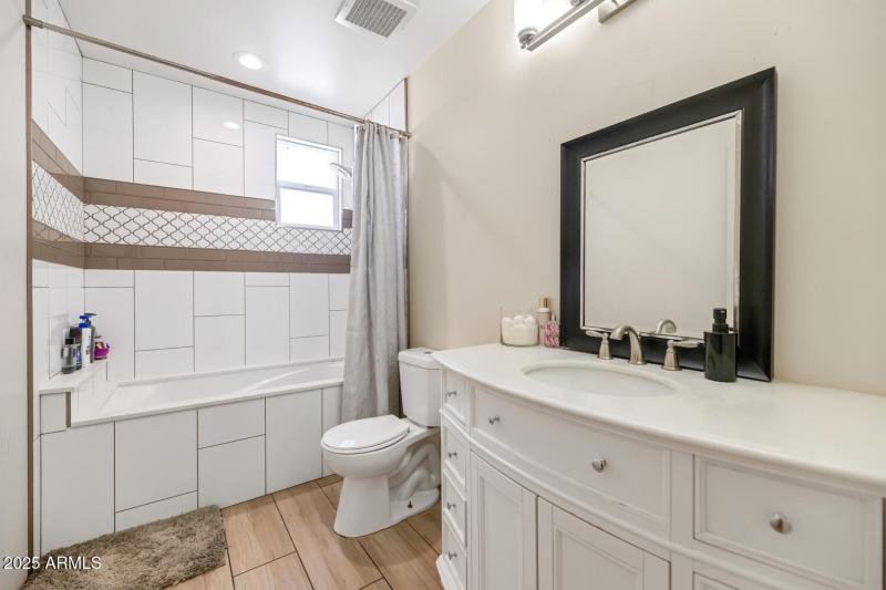 2303 W Marshall Ave-large-016-014-2303 W