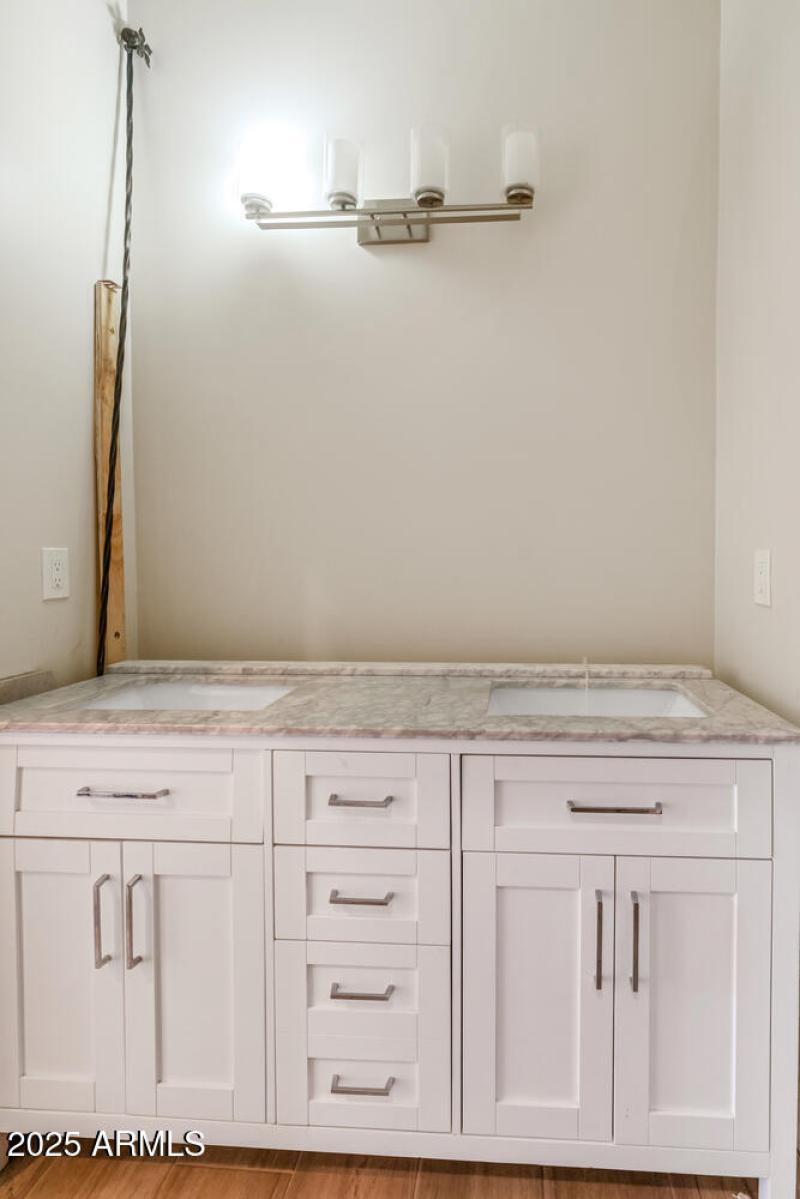 2303 W Marshall Ave-large-019-015-2303 W