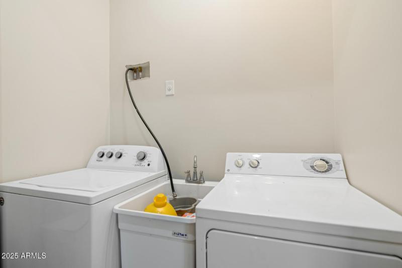 2303 W Marshall Ave-large-023-004-2303 W