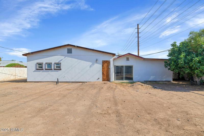 2303 W Marshall Ave-large-024-027-2303 W