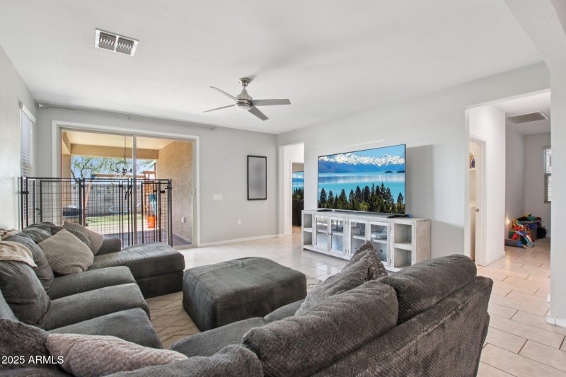 7-web-or-mls-W Tenia Trail-S2108-005