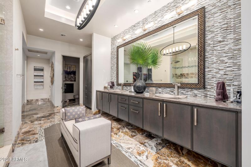 Interior View 17 Bath 1