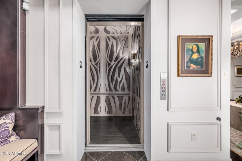 Interior View 35 Elevator