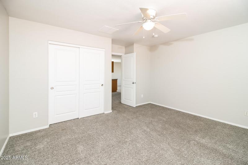 009-photo-main-bedroom-14731695