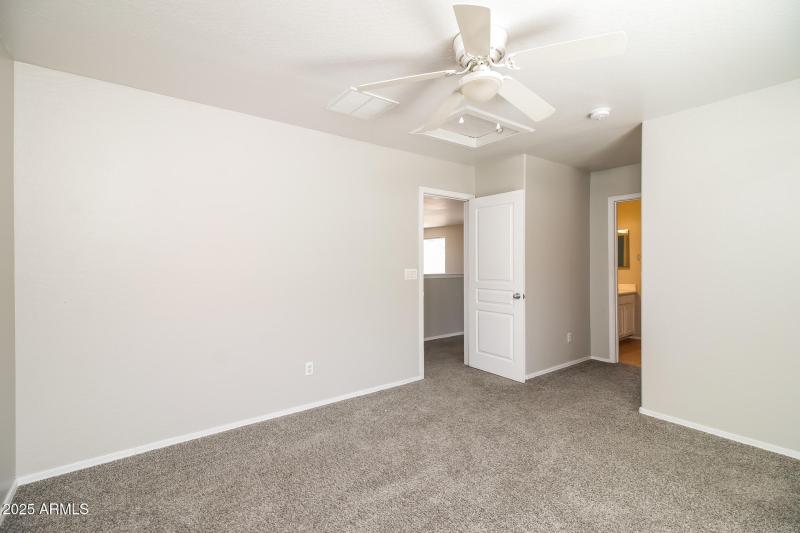 010-photo-main-bedroom-14731698