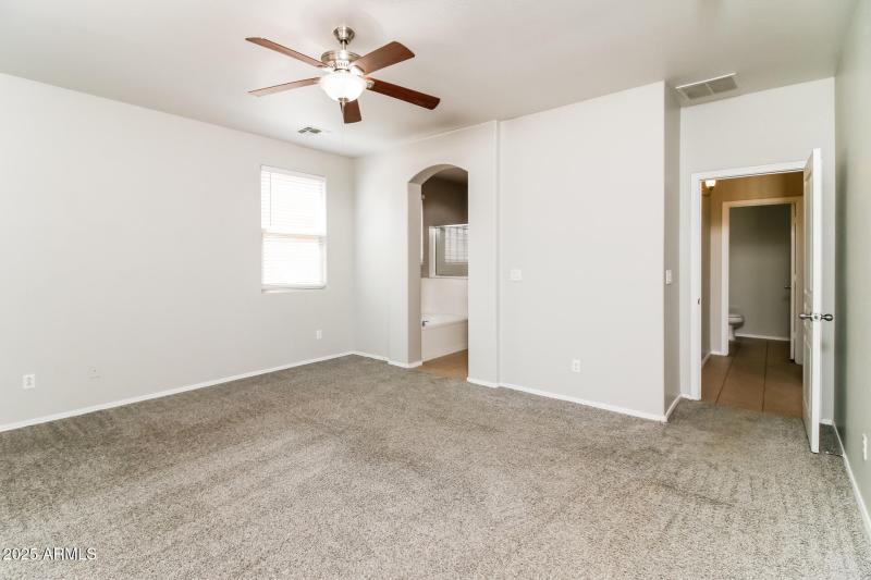 014-photo-bedroom-14731709