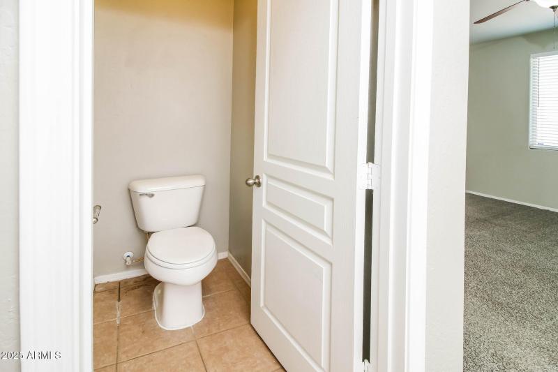 015-photo-bathroom-14732657