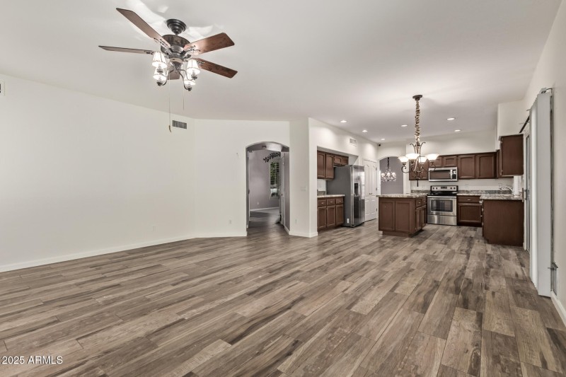 GREAT SIZED FAMILY ROOM