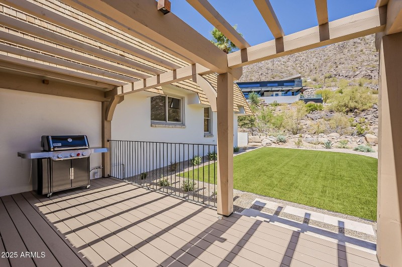 048_Wraparound Deck BBQ