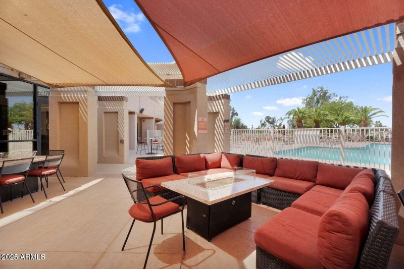 cottonwood club patio