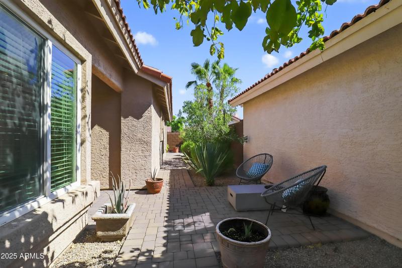 Side Patio w/firepit
