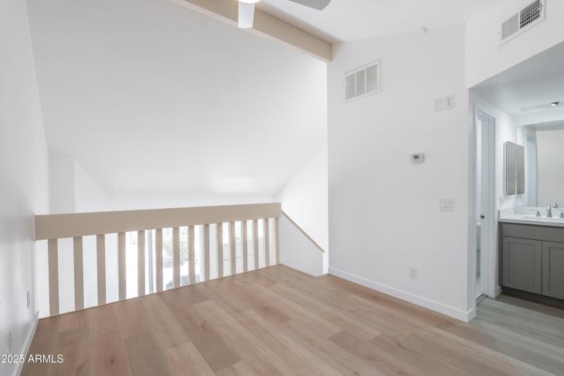 Room (3)