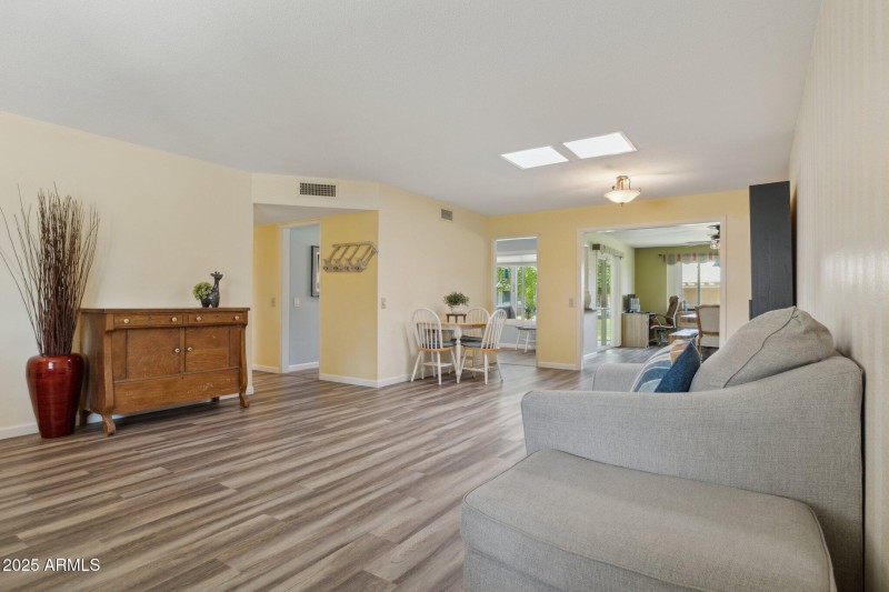 7-web-or-mls-19033-n-signal-butte-cir