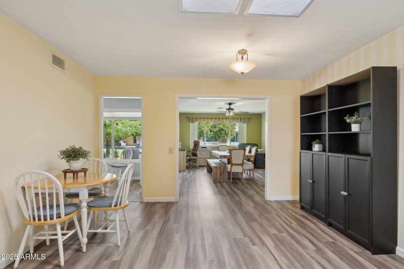 8-web-or-mls-19033-n-signal-butte-cir