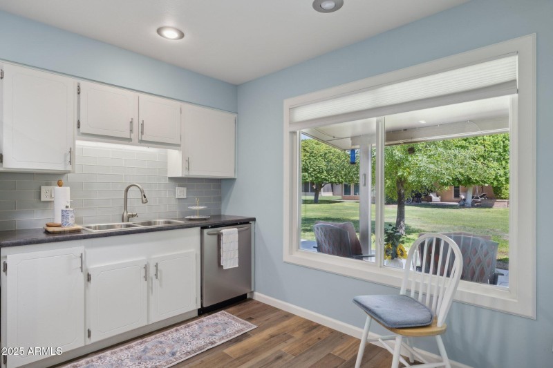 12-web-or-mls-19033-n-signal-butte-cir